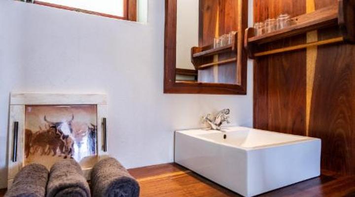 Hakusembe River Lodge