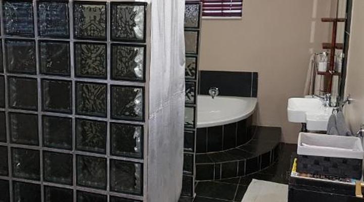 Six Valk Avenue Self Catering Guest House