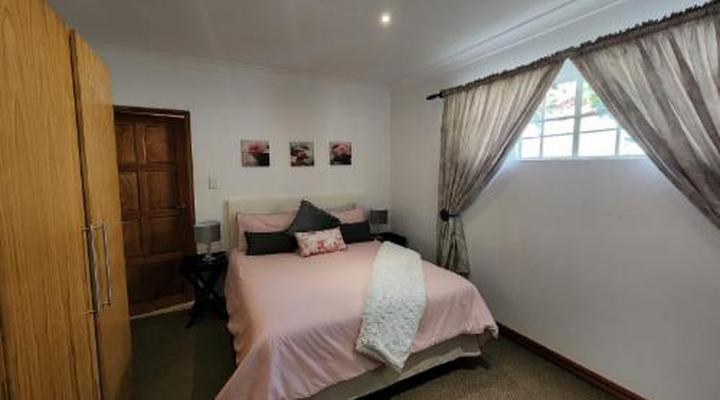 Six Valk Avenue Self Catering Guest House