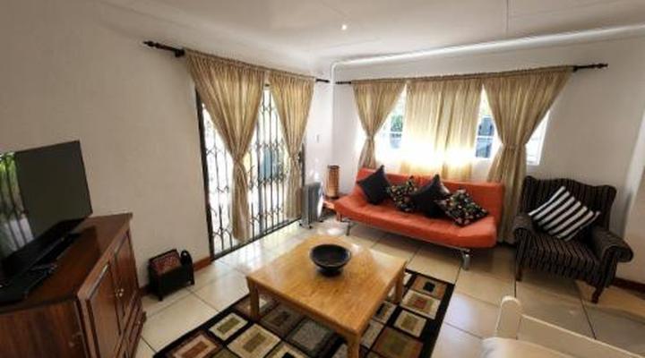 Six Valk Avenue Self Catering Guest House