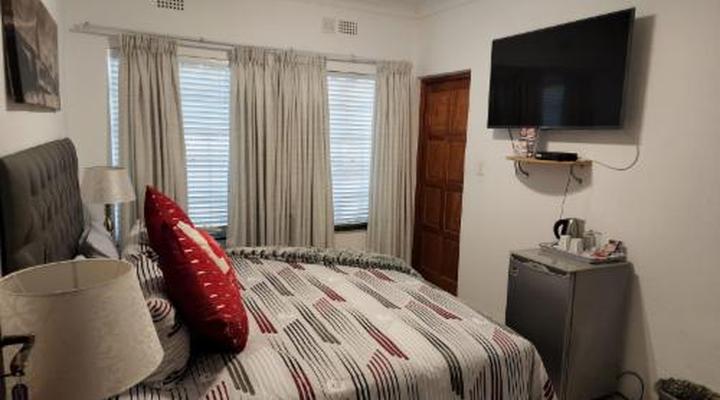 Six Valk Avenue Self Catering Guest House