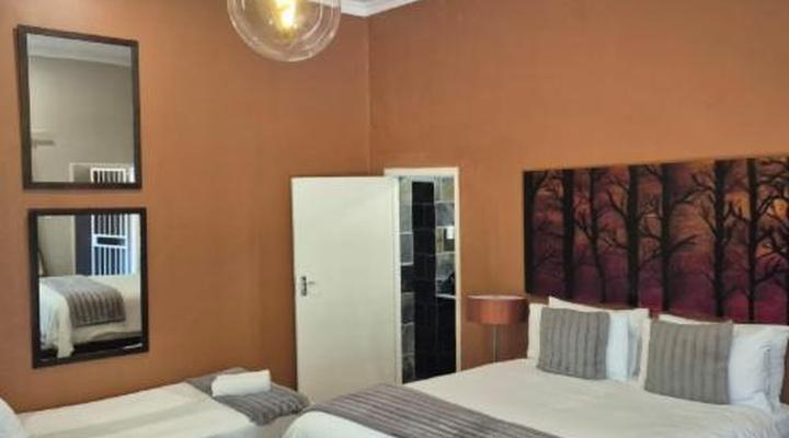 44 on Ennis - Guest Lodge