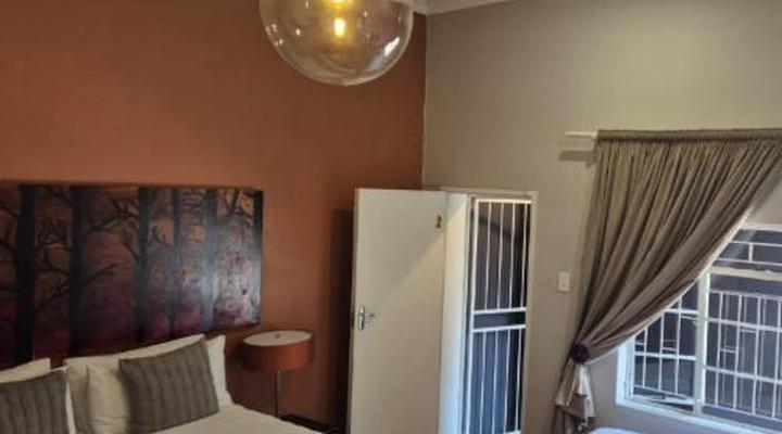 44 on Ennis - Guest Lodge