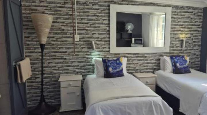 44 on Ennis - Guest Lodge