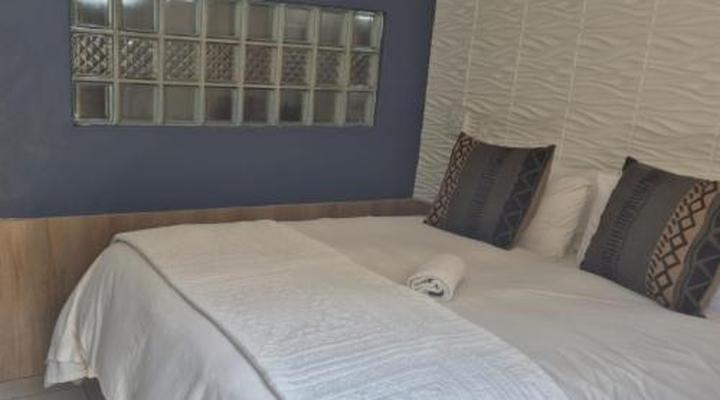 44 on Ennis - Guest Lodge