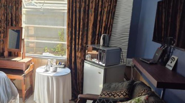 44 on Ennis - Guest Lodge