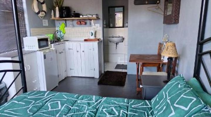 Pik 'n Wyntjie with Wood -Fired Hot Tub