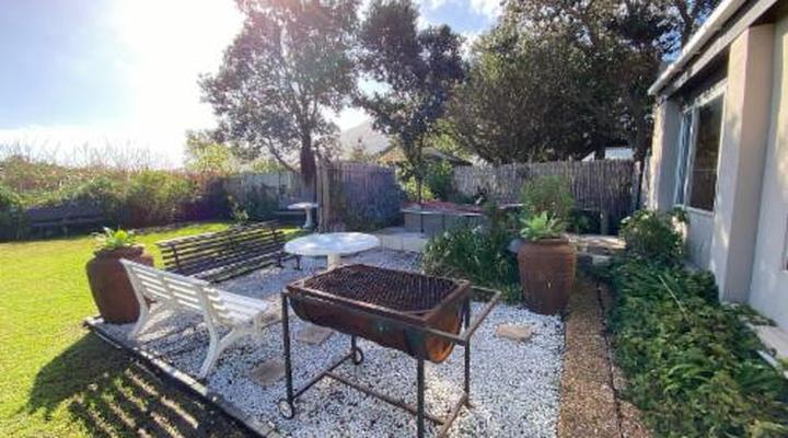 Pik 'n Wyntjie with Wood -Fired Hot Tub