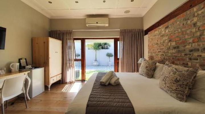 Two Fat Owls Guesthouse