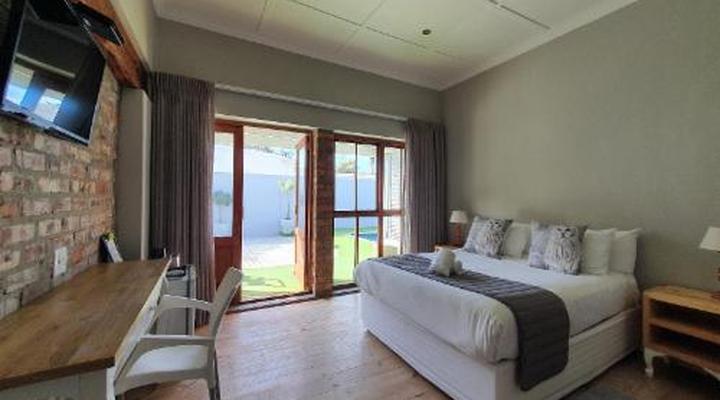 Two Fat Owls Guesthouse