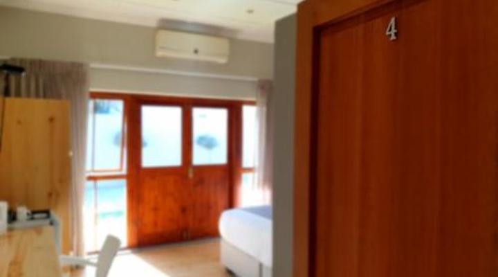 Two Fat Owls Guesthouse