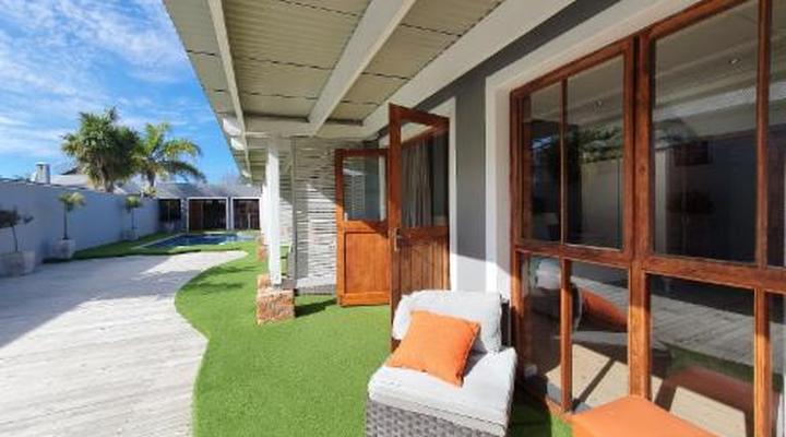 Two Fat Owls Guesthouse