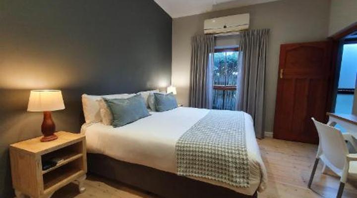 Two Fat Owls Guesthouse