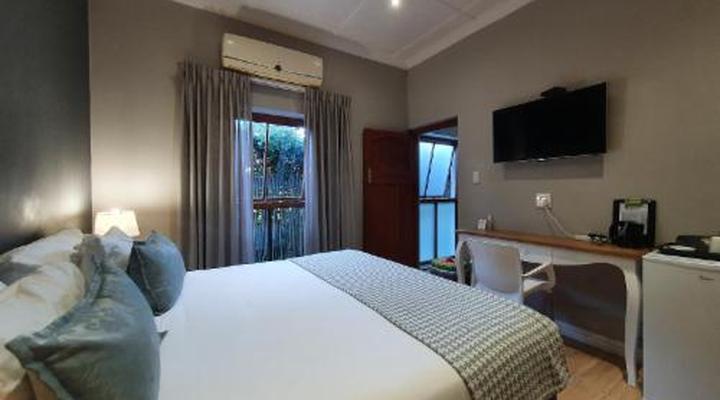 Two Fat Owls Guesthouse