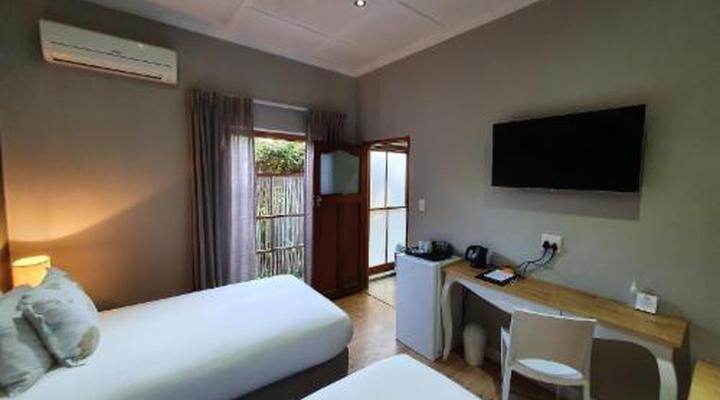 Two Fat Owls Guesthouse