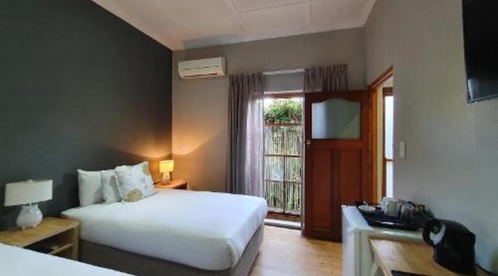 Two Fat Owls Guesthouse