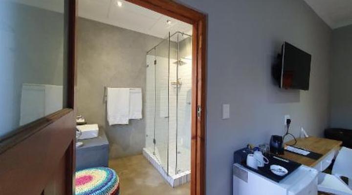 Two Fat Owls Guesthouse