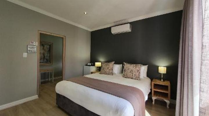 Two Fat Owls Guesthouse