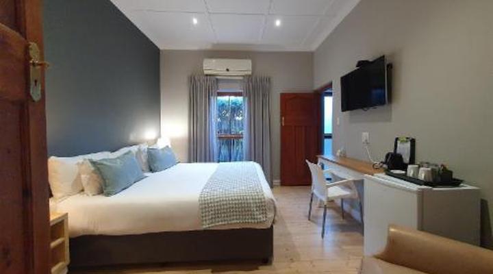 Two Fat Owls Guesthouse