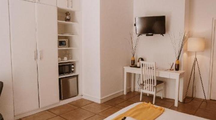 Caza Beach Guesthouse