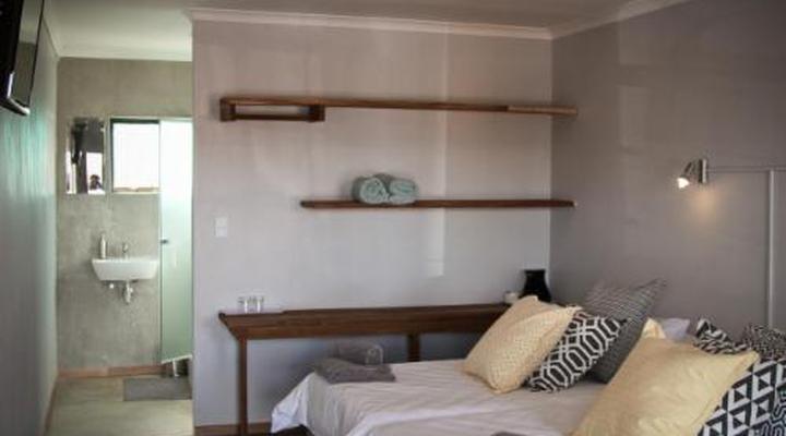 Sweet Thorn Retreat Airport Lodge