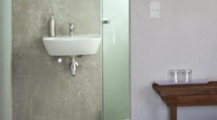 Sweet Thorn Retreat Airport Lodge