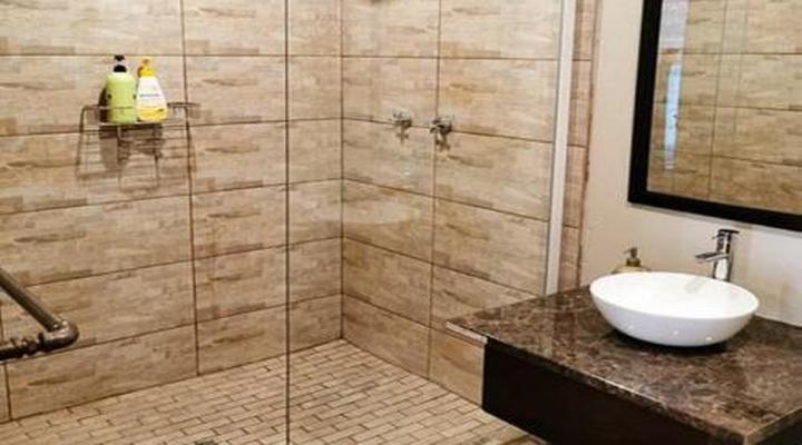 Aerotropolis Guest Lodge