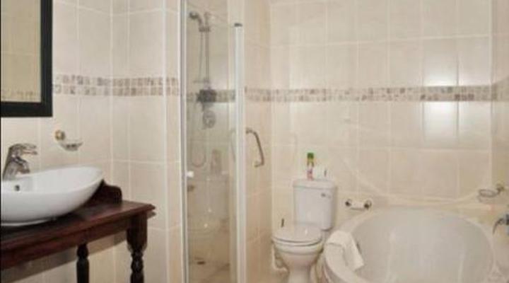 African Aquila Guest Lodge