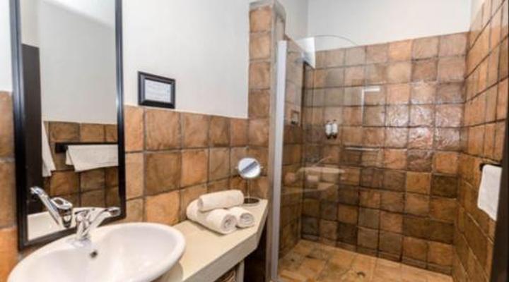 Addo African Home, Restaurant & Safari