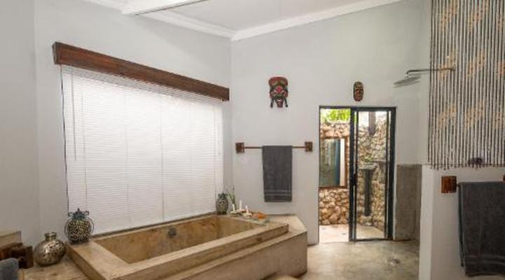 Foxy Crocodile Bush Lodge & Kruger Safaris