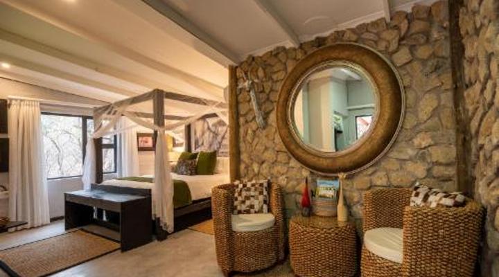 Foxy Crocodile Bush Lodge & Kruger Safaris