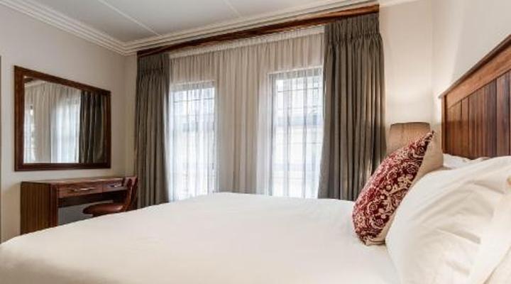 Camelot Guest House & Apartments