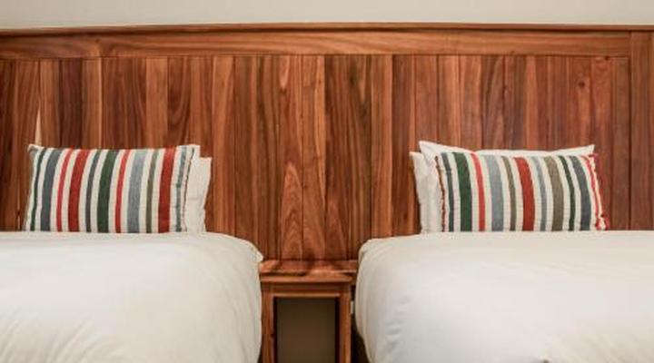 Camelot Guest House & Apartments