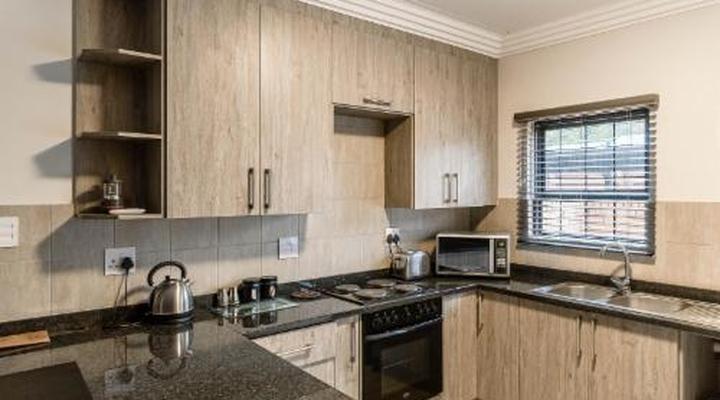 Camelot Guest House & Apartments