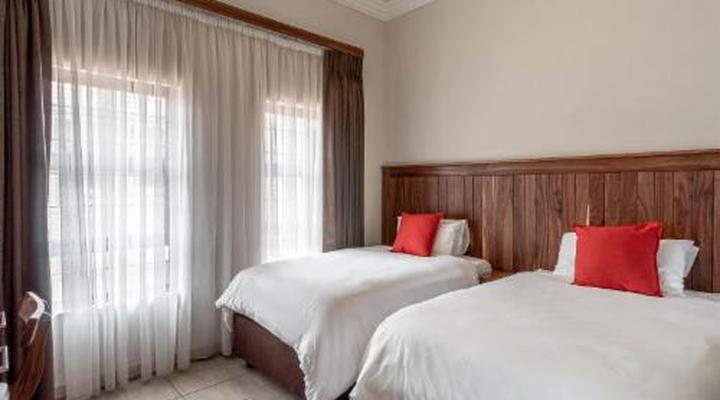 Camelot Guest House & Apartments