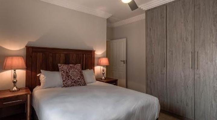 Camelot Guest House & Apartments