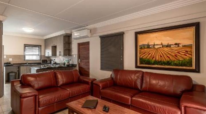 Camelot Guest House & Apartments