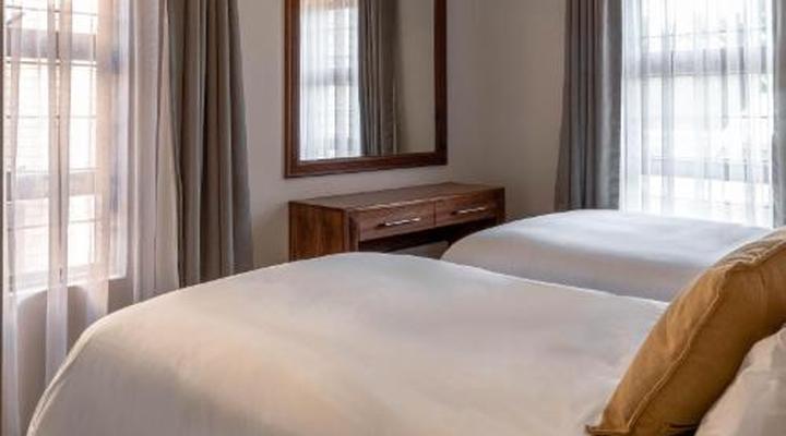 Camelot Guest House & Apartments