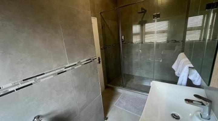 Camelot Guest House & Apartments