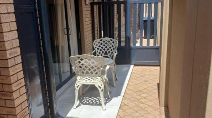 Camelot Guest House & Apartments