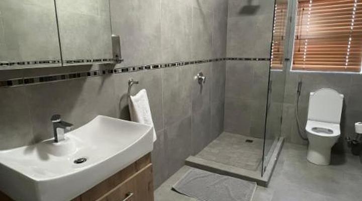 Camelot Guest House & Apartments