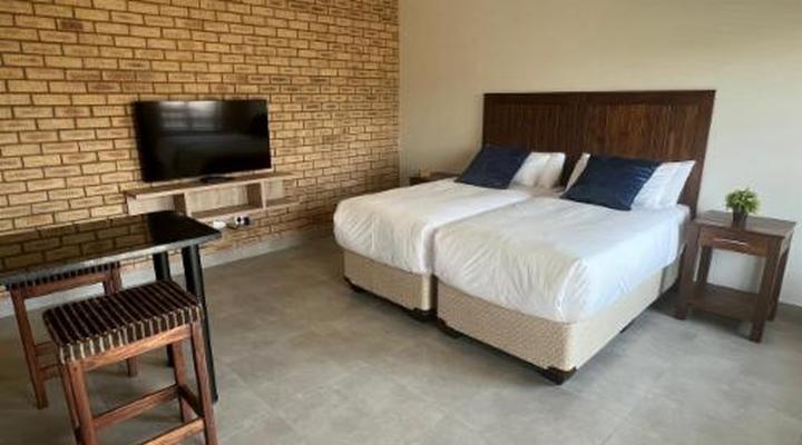 Camelot Guest House & Apartments