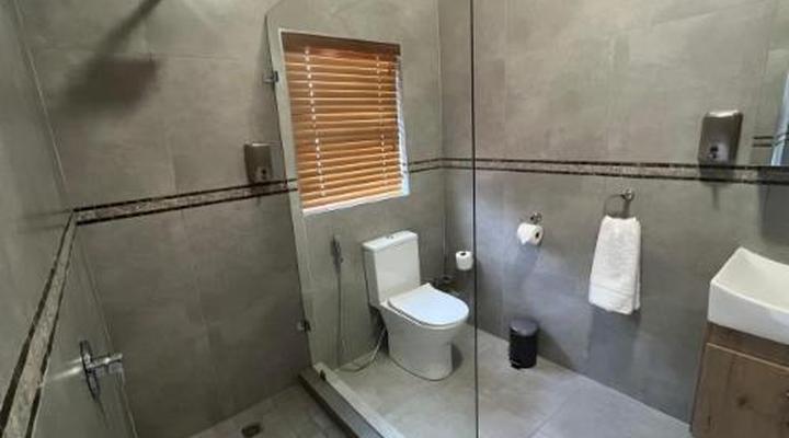 Camelot Guest House & Apartments