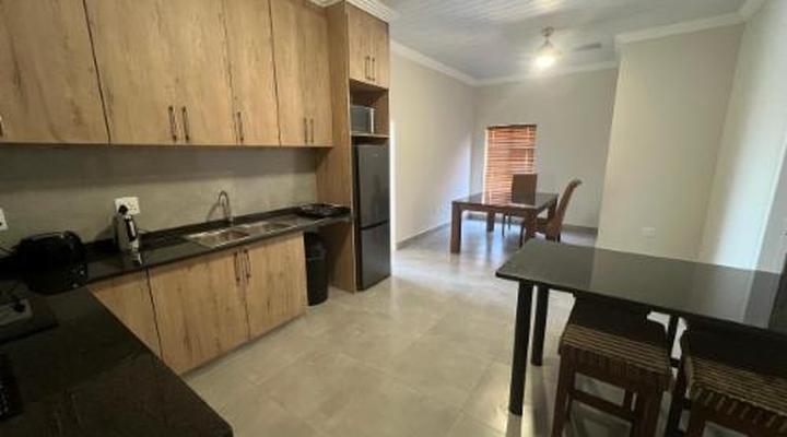 Camelot Guest House & Apartments