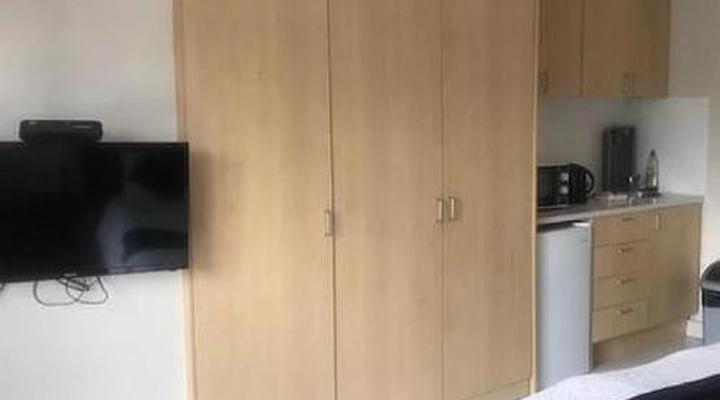 86 Edison Guest Lodge