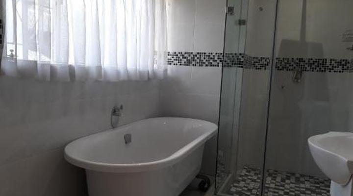 8 Ibis Lane Guest House