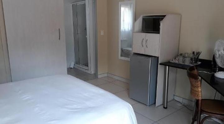 8 Ibis Lane Guest House