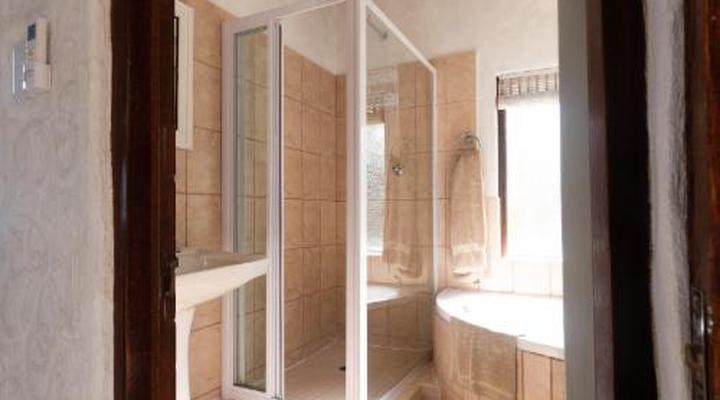 Dutton's Cove Guesthouse