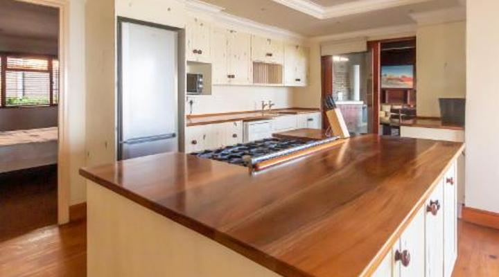 Dutton's Cove Guesthouse