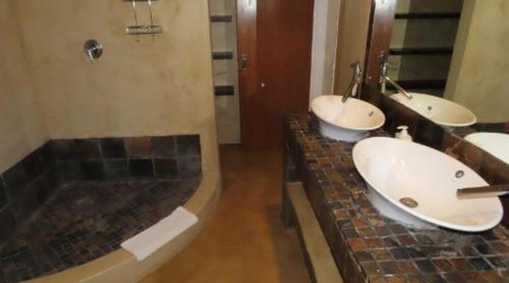 Sunset Lodge & Safaris